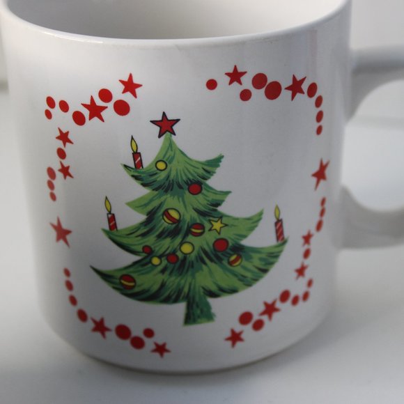 4 Pc Vintage Christmas Mugs Made in Korea Coffee Tea Hot Chocolate Toddy Set - Picture 3 of 10